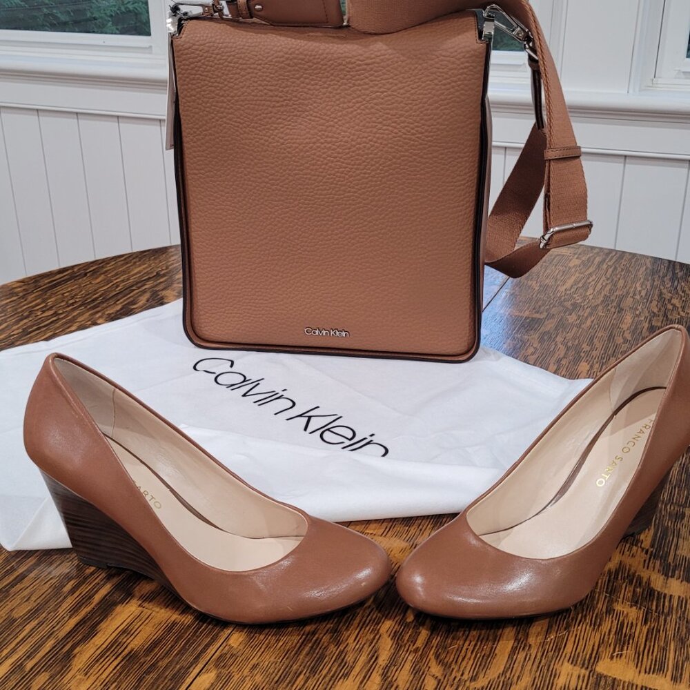 Calvin Klein Crossbody Bag. Large Caramel Silvertone Hardware Adjustable Strap. - Picture 14 of 14